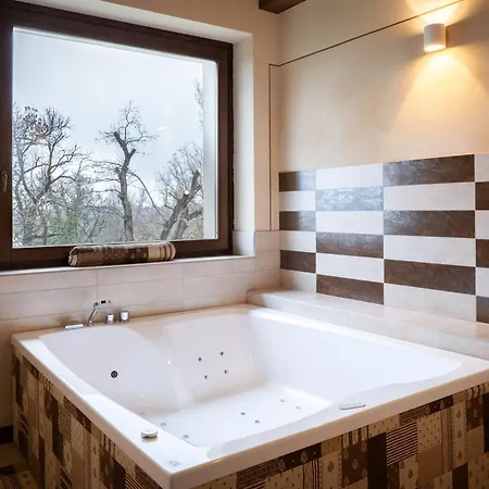 Farm stay L Ottavo Sapore Ospitalita Rurale Monteu Roero